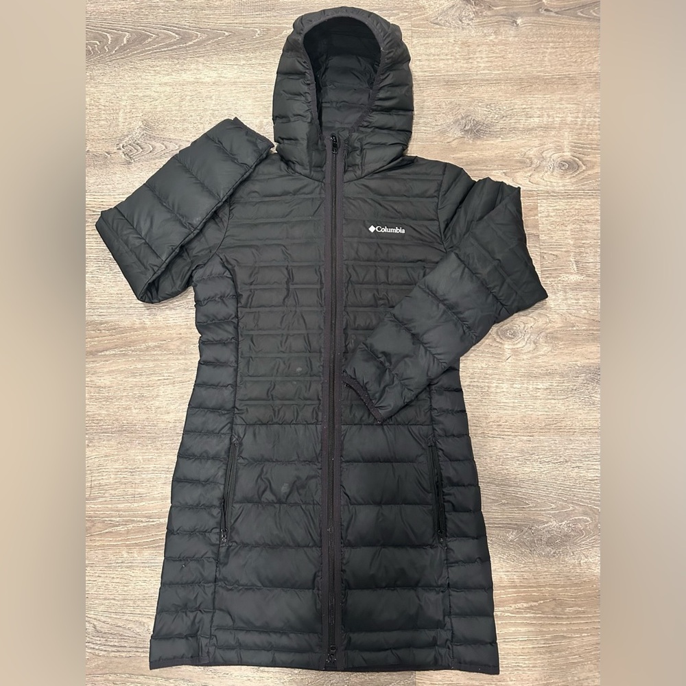 Columbia jacket, size Medium, thigh length, black✨ Perfect for winter ❄️ 🩵